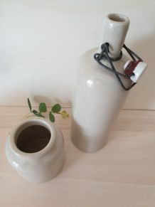 Bouteille et pot en grès 