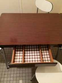 Table et chaises de cuisine en Formica