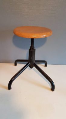 tabouret d'atelier en bois verni et structure métal noir 