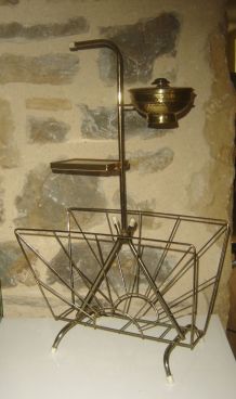 Porte revue en métal doré et cendrier