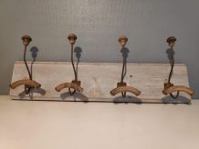 porte-manteaux et chapeaux 4 patères métal et bois courbé 
