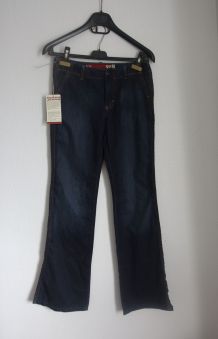 Jean bootcut vintage marque Guess Taille 26