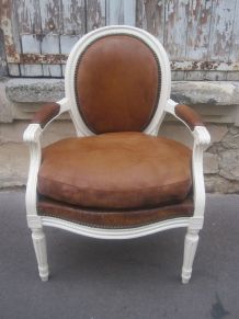 Fauteuil médaillon style Louis XVI