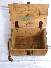 Caisse  a munitions ancienne , Bois