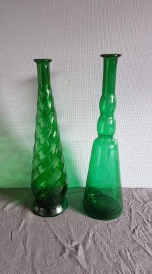 lot de 2 bouteilles carafes vertes dont 1 torsadée vintage