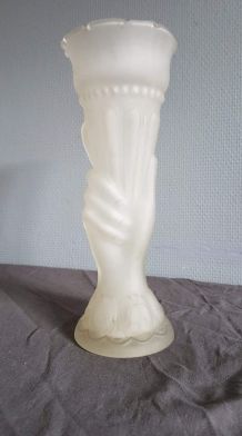 vase flambeau avec main en verre dépoli blanc
