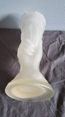 vase flambeau avec main en verre dépoli blanc
