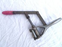 bouchonneuse ancienne  Sambri 