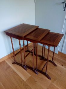 Tables gigognes marquetées