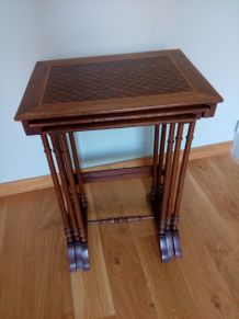 Tables gigognes marquetées