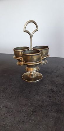 Coquetiers en laiton et leur support