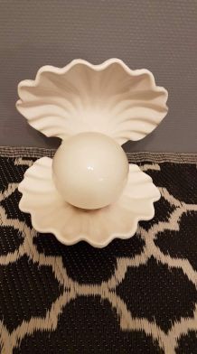 lampe coquille vintage en céramique et opaline blanches 