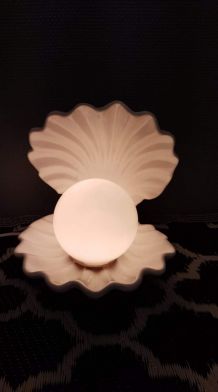 lampe coquille vintage en céramique et opaline blanches 