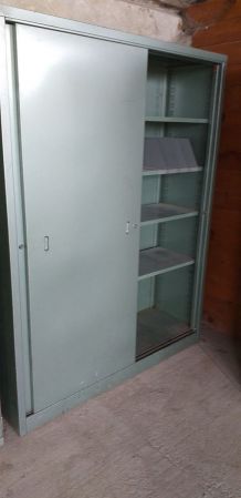 Armoire metal vintage