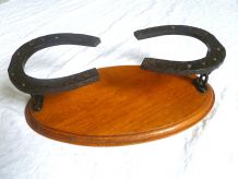 dessous de  plat, fer  a  cheval  ancien