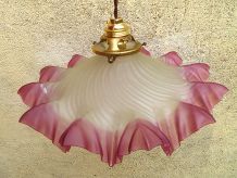 ancienne lampe suspension opaline drapée rose