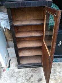 Armoire bonnetière vitrée 