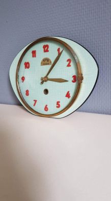 pendule murale verte formica marque FFR MORBIER 