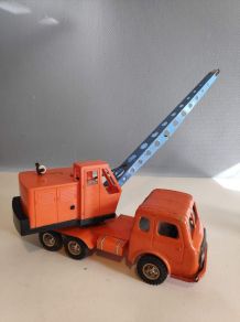 camion grue ancien en töle cabine en plastique