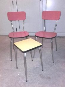 Formica 2 chaises rouge + 1 tabouret jaune