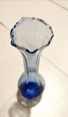 Soliflore ancien en verre soufflé 