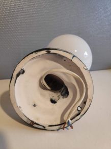 applique main céramique noire et boule opaline blanche