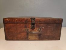 valise en bois ancienne avec plaque nominative