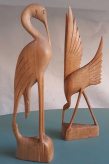 couple d'oiseau sculptés en bois clair