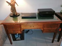Très beau bureau merisier dessus cuir 
