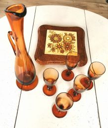 Service carafe et ses 5 verres à pieds