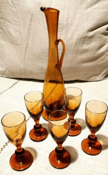 Service carafe et ses 5 verres à pieds