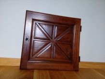 Porte ancienne en bois avec serrure