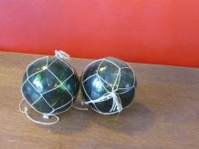 Deux boules en verre soufflée verte, flotteurs de peche 