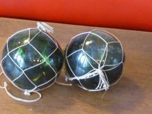 Deux boules en verre soufflée verte, flotteurs de peche 