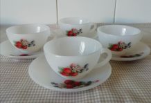 Tasses arcopal "fraises"