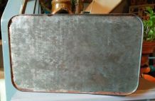 Ancienne boîte en tôle lithographiée 