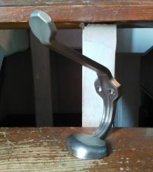 Trio de doubles patères anciennes en métal (école)