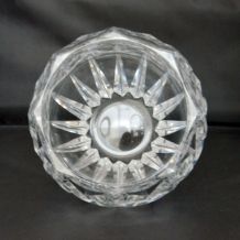Vase en cristal taillé Haut. 18 cm dia 16 cm petites rayures