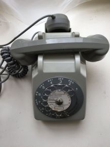 Téléphone gris pour deco ou collectionneur 