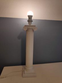 pied de lampe colonne blanche en plâtre
