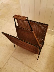 Porte revues en rotin vintage 