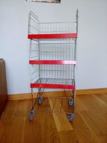 Etagère de commerce métallique à roulettes