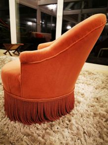 Fauteuil crapaud restauré en velours rose 