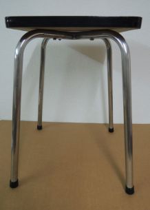 Tabouret en formica rouge