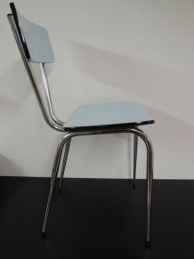 Chaise en formica bleue
