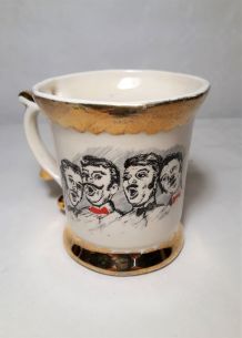 Tasse en faïence 4 personnages