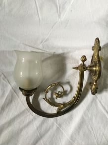 Applique en laiton doré