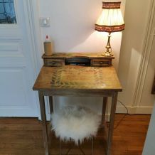 Bureau d'écolier patiné 