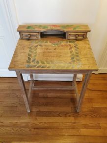 Bureau d'écolier patiné 