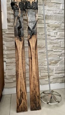 Paire de ski vintage en bois